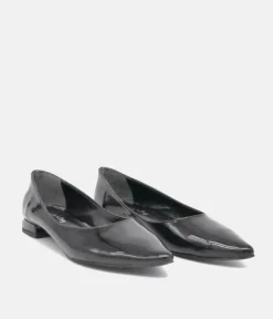 Belle & Lucy Stylish Black Pointy Toe Flats