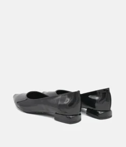 Belle & Lucy Stylish Black Pointy Toe Flats