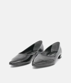 Belle & Lucy Stylish Black Pointy Toe Flats