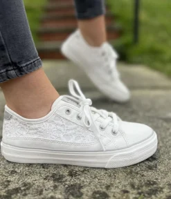 Mustang Fashionable White Lace Sneaker