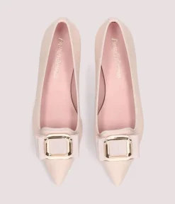 Pretty Ballerinas – Chic Off White Pointy Toe