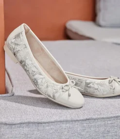 Remonte Stylish Beige Flats