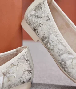 Remonte Stylish Beige Flats