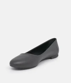 Versatile Round Toe Black Ballet Flats