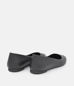 Versatile Round Toe Black Ballet Flats