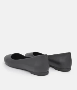 Versatile Round Toe Black Ballet Flats