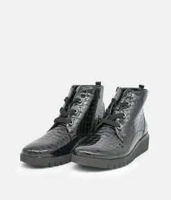 Waldlaufer Stylish Black Wedge Ankle Boot